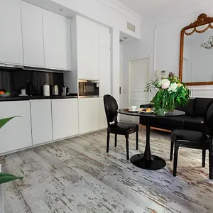 https://la-luna-suite-in-old-town-of-malaga.1costadelsol.com